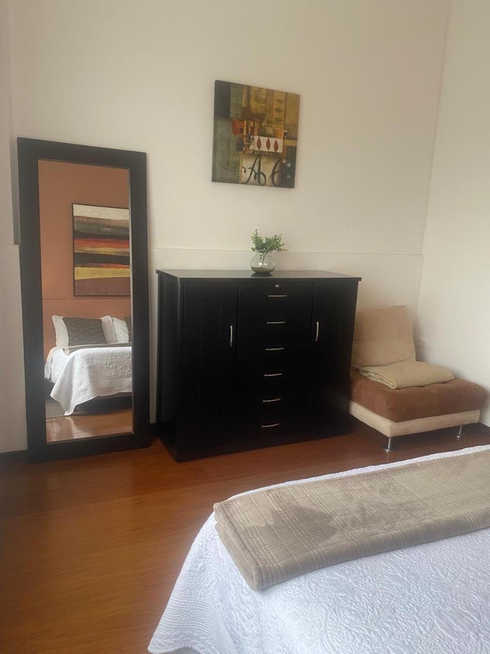 Hospedaje En Quito Norte, Apartamento & Suite Independientes Zewnętrze zdjęcie