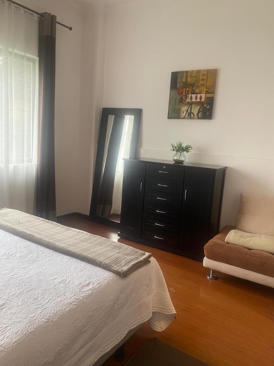 Hospedaje En Quito Norte, Apartamento & Suite Independientes Zewnętrze zdjęcie