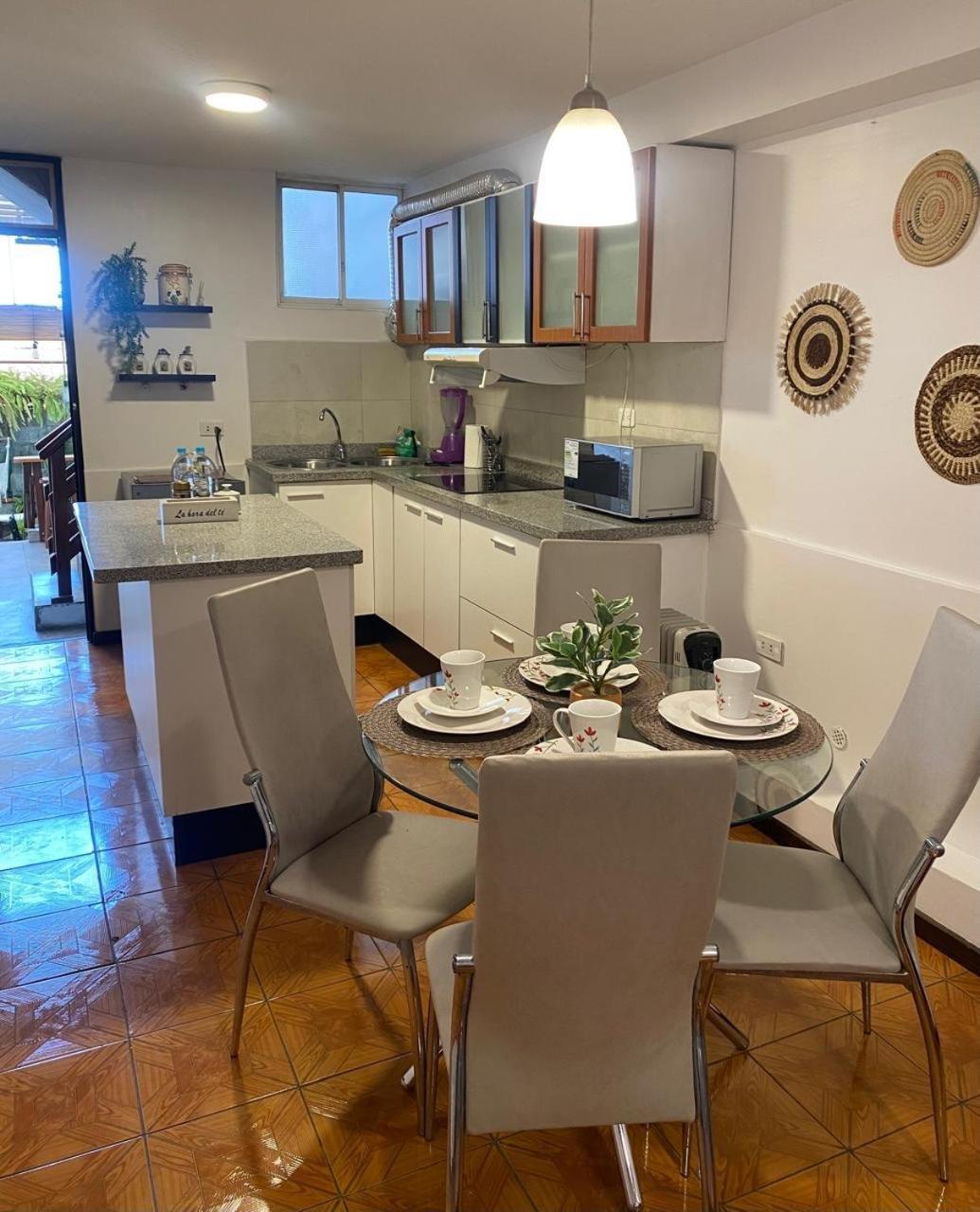 Hospedaje En Quito Norte, Apartamento & Suite Independientes Zewnętrze zdjęcie