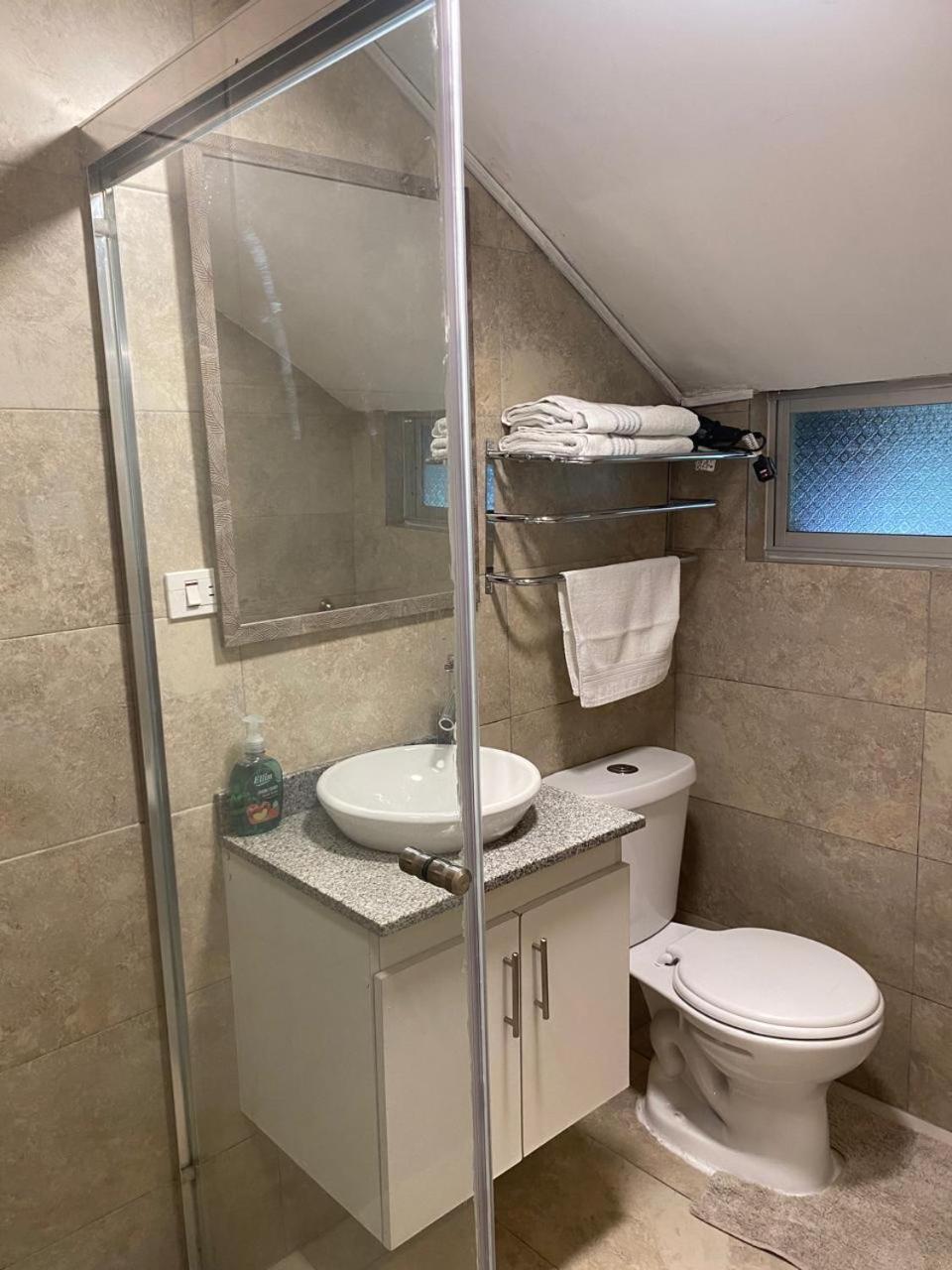 Hospedaje En Quito Norte, Apartamento & Suite Independientes Zewnętrze zdjęcie